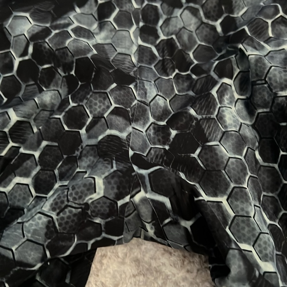 TYR Black Hex-Pattern One-Piece Racing Swimsuit - Picture 6 of 10